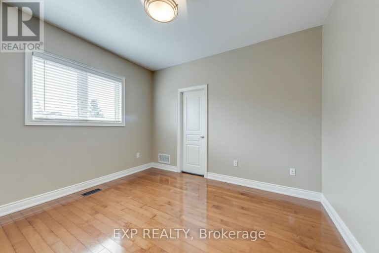 530 GOLFVIEW COURT, Oakville (GA Glen Abbey), Ontario, L6M4W6