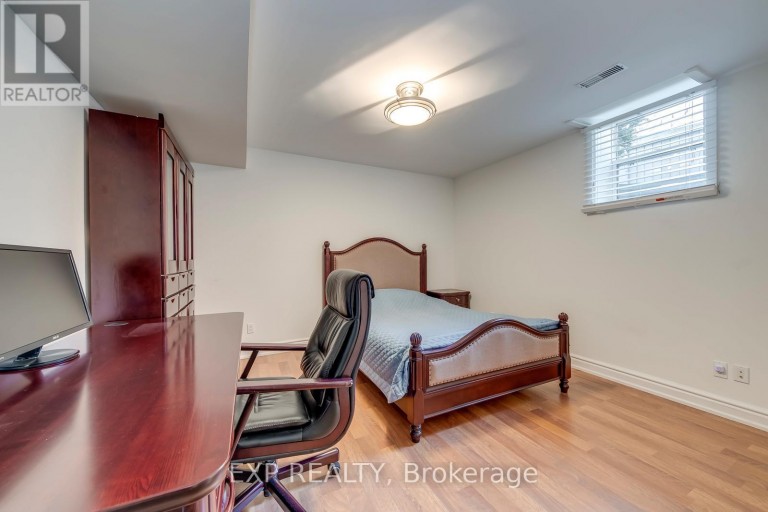 530 GOLFVIEW COURT, Oakville (GA Glen Abbey), Ontario, L6M4W6