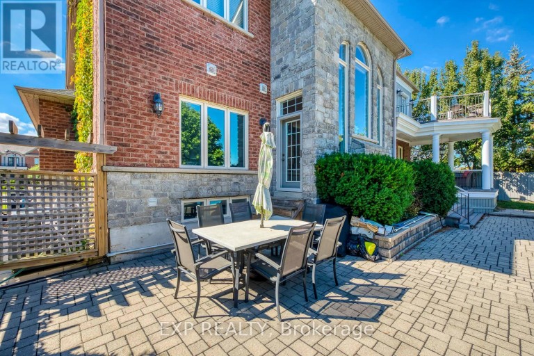 530 GOLFVIEW COURT, Oakville (GA Glen Abbey), Ontario, L6M4W6