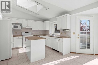 707 Hawkside Mews NW Calgary Alberta photo 8