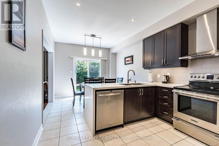 151 FAIRHILL AVENUE, Brampton (Fletcher's Meadow), Ontario, L7A2J4