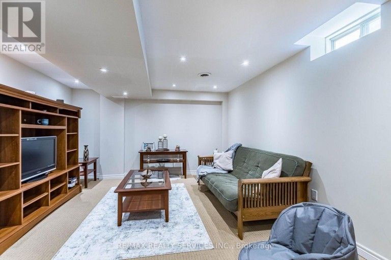 151 FAIRHILL AVENUE, Brampton (Fletcher's Meadow), Ontario, L7A2J4