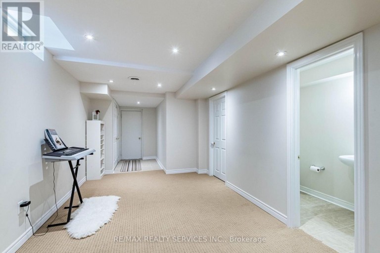 151 FAIRHILL AVENUE, Brampton (Fletcher's Meadow), Ontario, L7A2J4