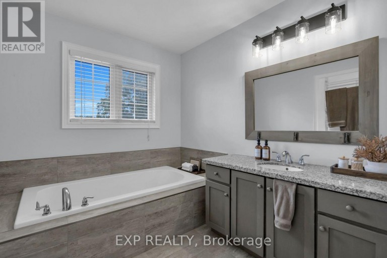 10 VITA STEPHANIE COURT, Georgina (Sutton & Jackson's Point), Ontario, L0E1R0