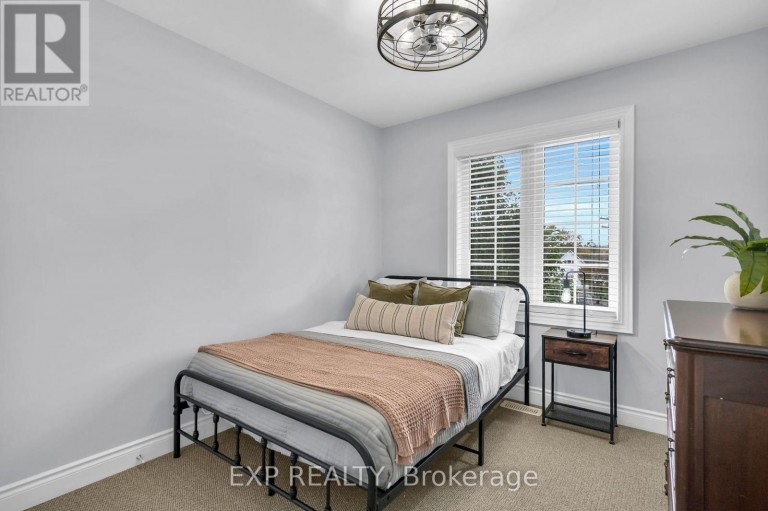 10 VITA STEPHANIE COURT, Georgina (Sutton & Jackson's Point), Ontario, L0E1R0