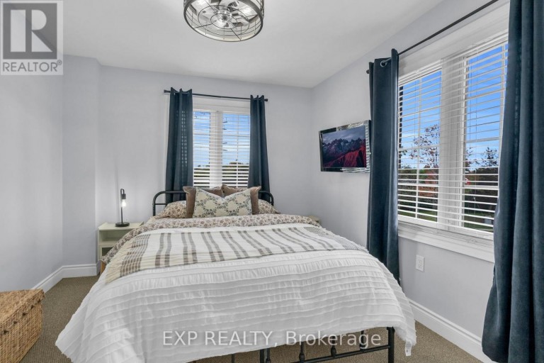 10 VITA STEPHANIE COURT, Georgina (Sutton & Jackson's Point), Ontario, L0E1R0