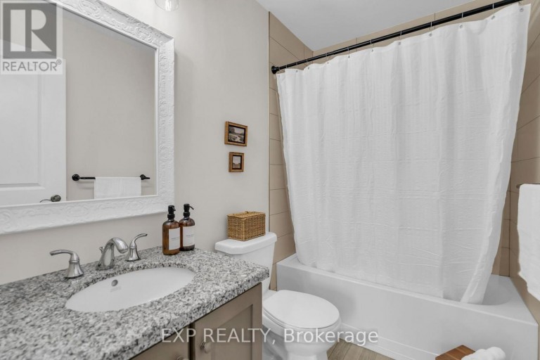 10 VITA STEPHANIE COURT, Georgina (Sutton & Jackson's Point), Ontario, L0E1R0