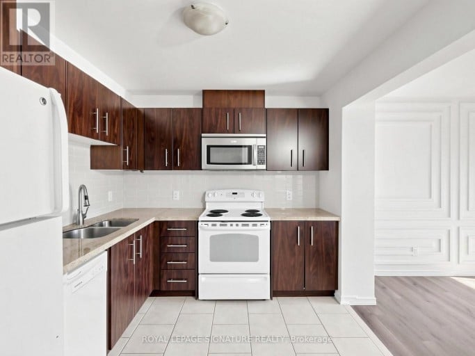 6 - 75 PRINCE WILLIAM WAY, Barrie (Innis-Shore), Ontario, L4M0A1