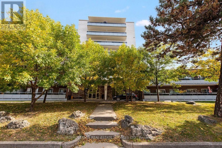 305 - 785 BROWNS LINE, Toronto (Alderwood), Ontario, M8W3V8