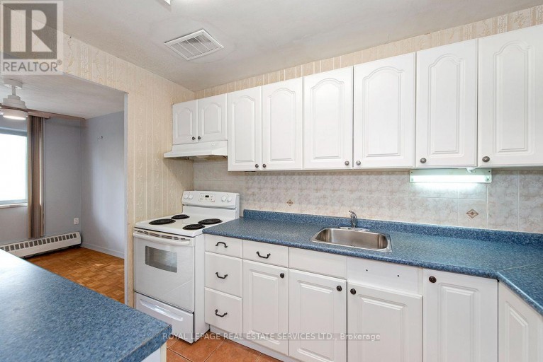 305 - 785 BROWNS LINE, Toronto (Alderwood), Ontario, M8W3V8
