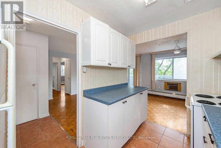305 - 785 BROWNS LINE, Toronto (Alderwood), Ontario, M8W3V8