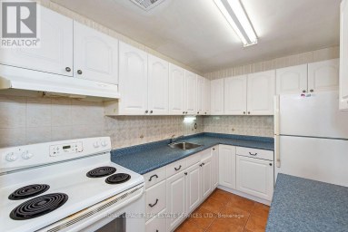 305 - 785 BROWNS LINE Toronto (Alderwood) Ontario photo 8