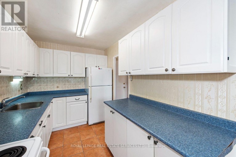 305 - 785 BROWNS LINE, Toronto (Alderwood), Ontario, M8W3V8