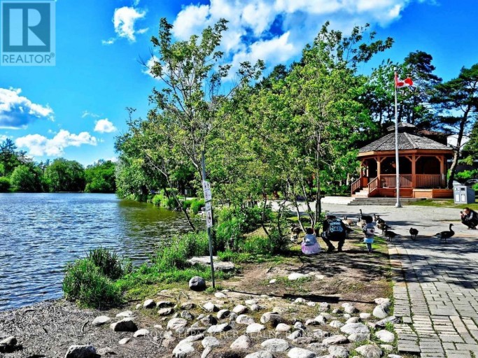 82 MILL STREET, Richmond Hill (Mill Pond), Ontario, L4C4A7