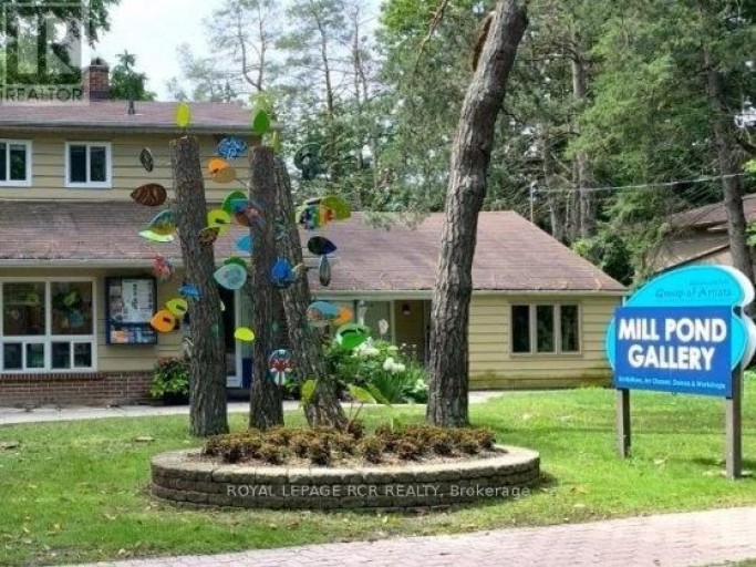 82 MILL STREET, Richmond Hill (Mill Pond), Ontario, L4C4A7