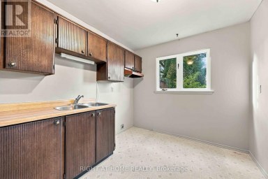 51 MAPLESTONE AVENUE Sarnia Ontario photo 11