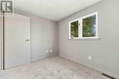 51 MAPLESTONE AVENUE Sarnia Ontario photo 18