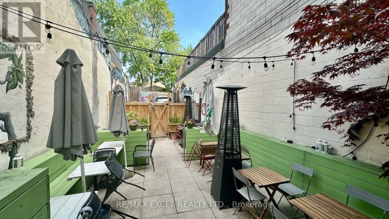 676 QUEEN STREET W, Toronto (Trinity-Bellwoods), Ontario, M6J1E5