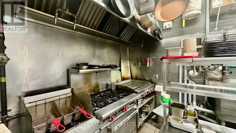 676 QUEEN STREET W, Toronto (Trinity-Bellwoods), Ontario, M6J1E5