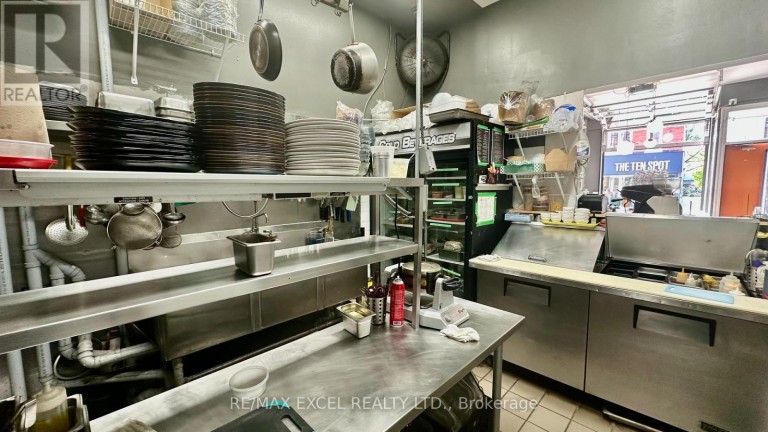 676 QUEEN STREET W, Toronto (Trinity-Bellwoods), Ontario, M6J1E5