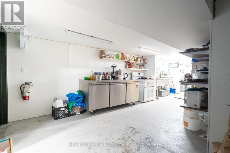 689 ST CLAIR AVENUE W, Toronto (Wychwood), Ontario, M6C1B2
