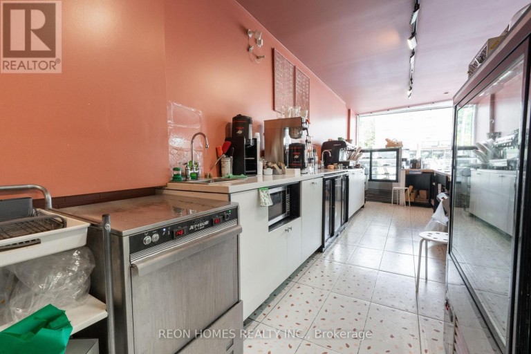 689 ST CLAIR AVENUE W, Toronto (Wychwood), Ontario, M6C1B2