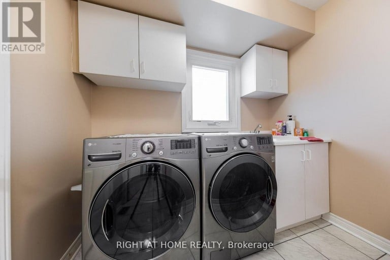 27 ADDISON STREET, Richmond Hill (North Richvale), Ontario, L4C9N1