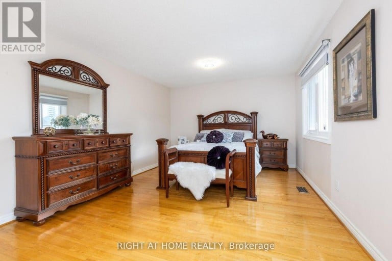 27 ADDISON STREET, Richmond Hill (North Richvale), Ontario, L4C9N1