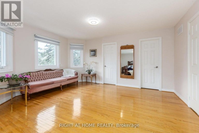 27 ADDISON STREET, Richmond Hill (North Richvale), Ontario, L4C9N1