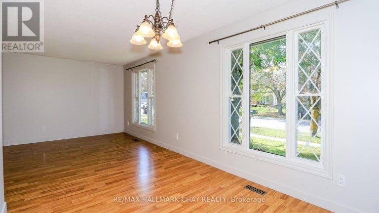 9 BRONTE CRESCENT, Barrie (Letitia Heights), Ontario, L4N5B8