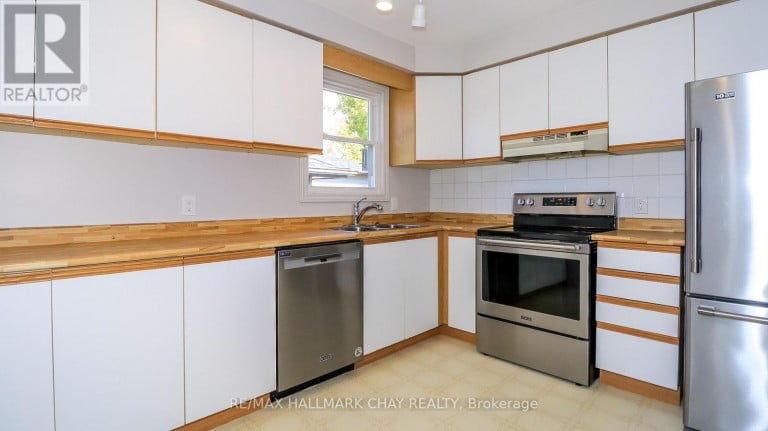 9 BRONTE CRESCENT, Barrie (Letitia Heights), Ontario, L4N5B8