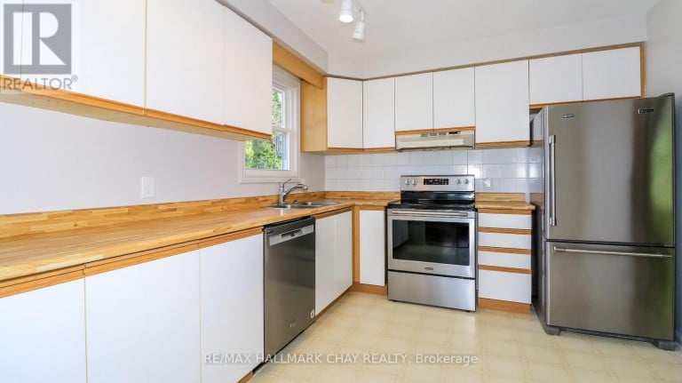 9 BRONTE CRESCENT, Barrie (Letitia Heights), Ontario, L4N5B8