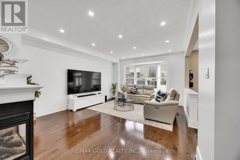 120 WATSONBROOK DRIVE, Brampton (Sandringham-Wellington), Ontario, L6R0R4
