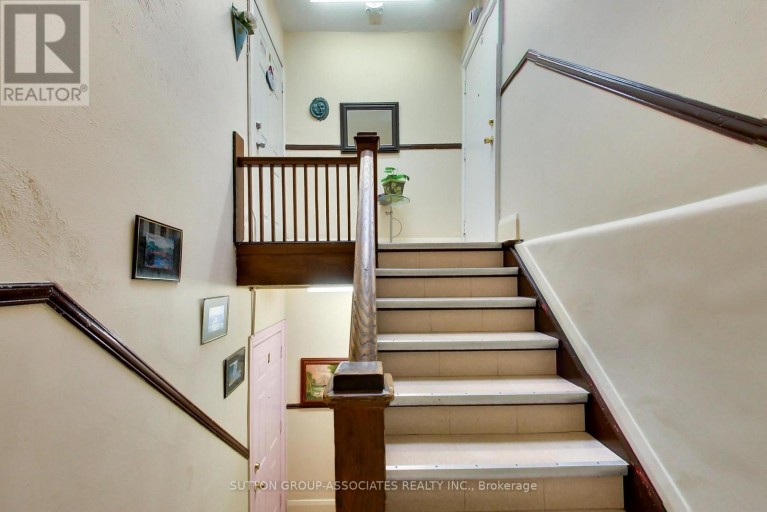 1181-1183 ST CLAIR AVENUE W, Toronto (Corso Italia-Davenport), Ontario, M6E1B5