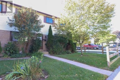 40 - 825 DUNDALK DRIVE London South (South Q) Ontario photo 1