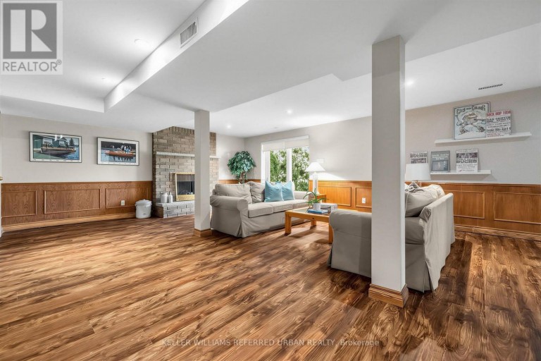 124 ABBEYWOOD TRAIL, Toronto (Banbury-Don Mills), Ontario, M3B3B5