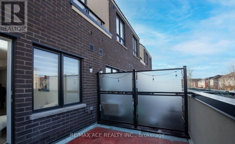 105 - 3686 ST CLAIR AVENUE E, Toronto (Cliffcrest), Ontario, M1M0E4