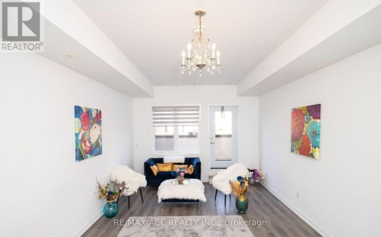 105 - 3686 ST CLAIR AVENUE E, Toronto (Cliffcrest), Ontario, M1M0E4
