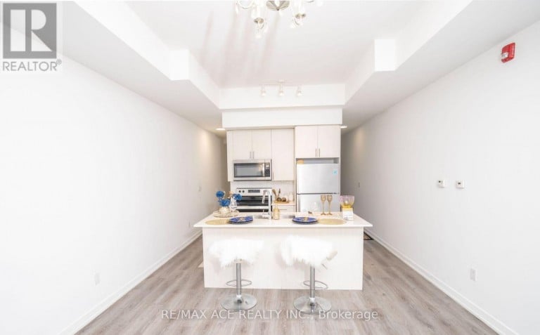 105 - 3686 ST CLAIR AVENUE E, Toronto (Cliffcrest), Ontario, M1M0E4