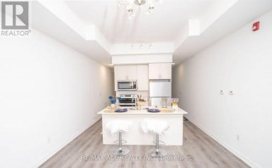 105 - 3686 ST CLAIR AVENUE E Toronto (Cliffcrest) Ontario photo 3