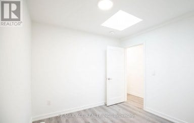 105 - 3686 ST CLAIR AVENUE E Toronto (Cliffcrest) Ontario photo 6