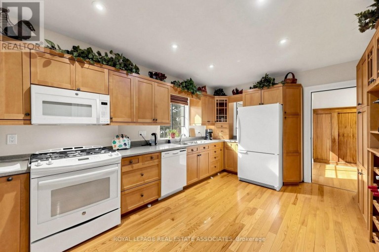 298 LAKESHORE ROAD E, Mississauga (Port Credit), Ontario, L5G1H2