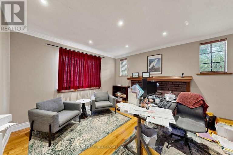 298 LAKESHORE ROAD E, Mississauga (Port Credit), Ontario, L5G1H2