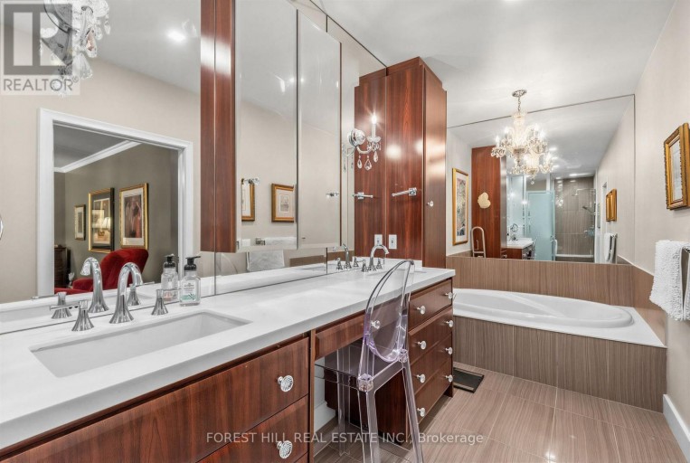 4 ABRAMS PLACE, Toronto (St. Andrew-Windfields), Ontario, M2L1W8