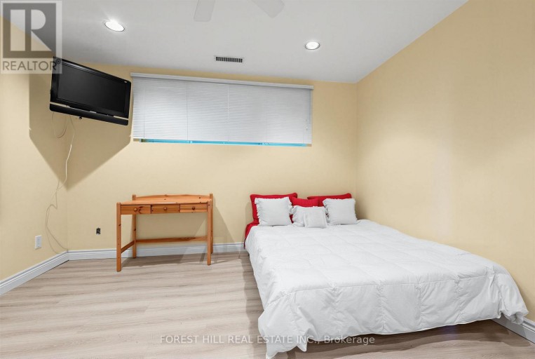 4 ABRAMS PLACE, Toronto (St. Andrew-Windfields), Ontario, M2L1W8