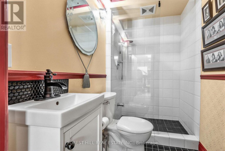 4 ABRAMS PLACE, Toronto (St. Andrew-Windfields), Ontario, M2L1W8