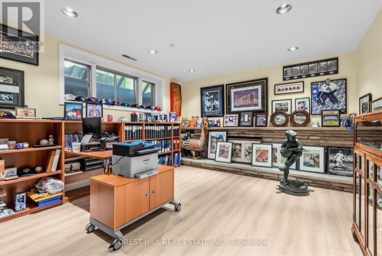 4 ABRAMS PLACE, Toronto (St. Andrew-Windfields), Ontario, M2L1W8