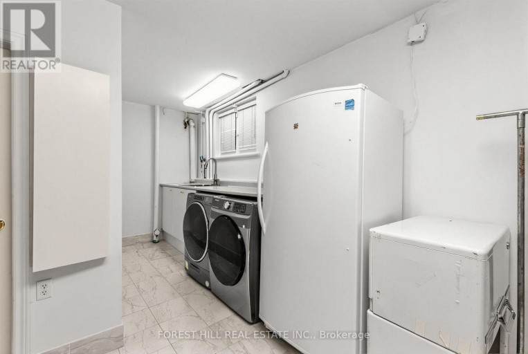 4 ABRAMS PLACE, Toronto (St. Andrew-Windfields), Ontario, M2L1W8