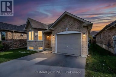 10 MILNER COURT Kawartha Lakes (Lindsay) Ontario photo 2