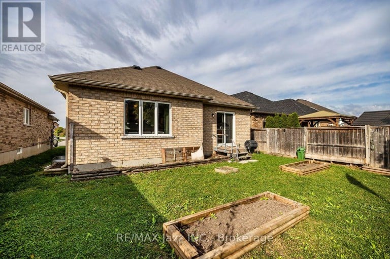 10 MILNER COURT, Kawartha Lakes (Lindsay), Ontario, K9V0L2